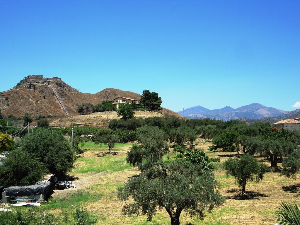 Ciuscia Bed & Breakfast Calatabiano Eksteriør bilde